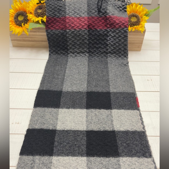 Unisex Burberry Cashmere / Wool Blanket Scarf - Picture 4 of 7